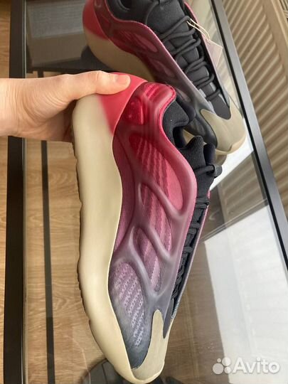 Adidas yeezy boost 700 v3