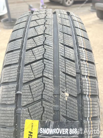 Roadmarch Snowrover 868 235/45 R18 149U