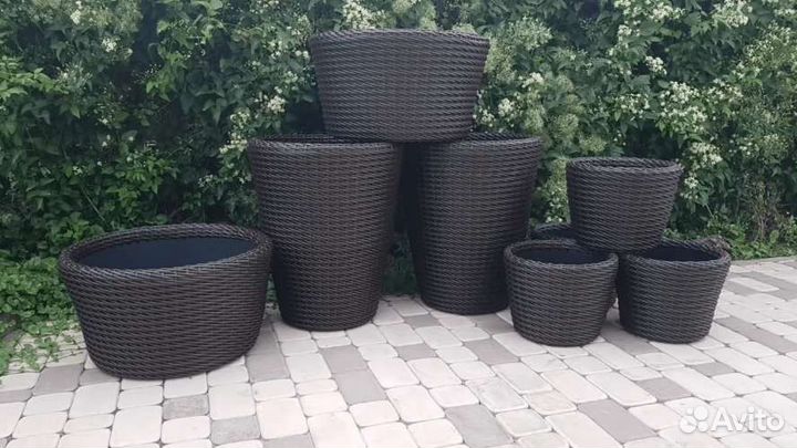 Кашпо из искусственного ротанга