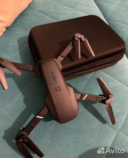 Квадракоптер E88 pro