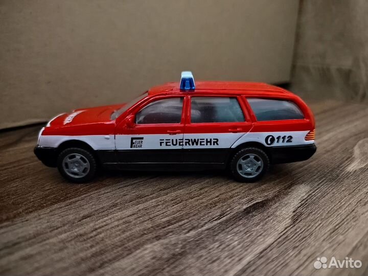 Модель авто Mercedes Benz 300 T в масштабе 1/43