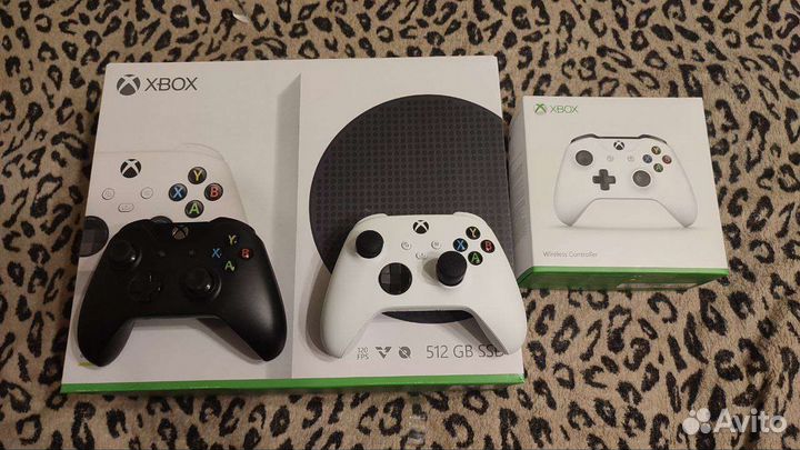 Xbox series s два геймпада + аккумуляторы