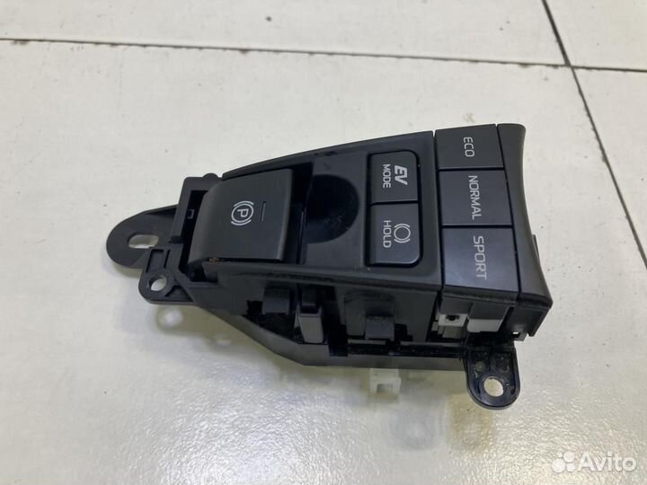 Кнопка фиксатора стояночного тормоза Toyota Camry