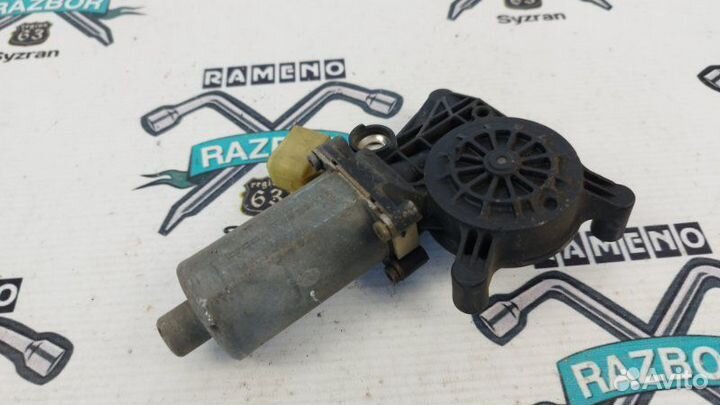 Мотор стеклоподъемника передний правый