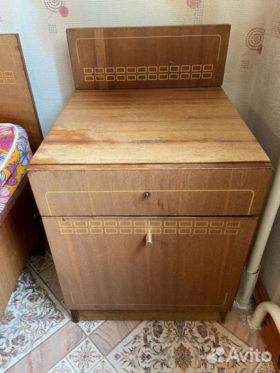 Тумба прикроватная