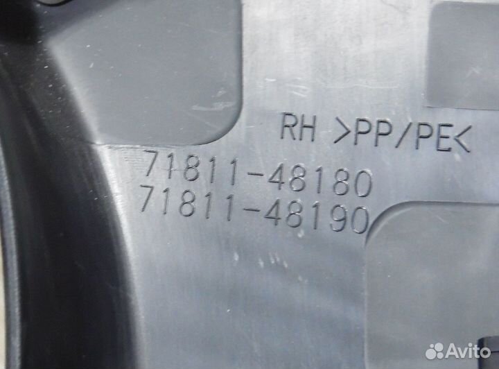 Облицовка сидения правая Тойота Приус 50