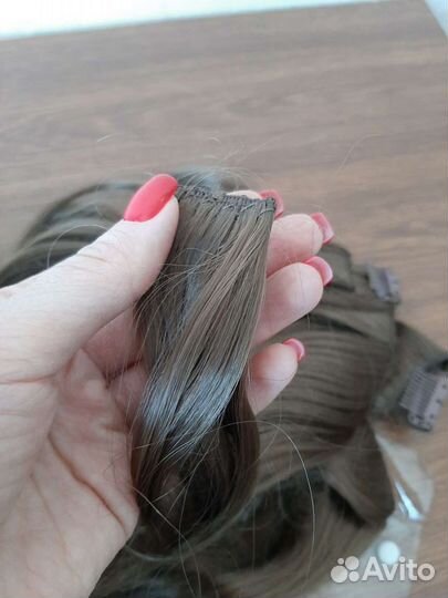 Волосы локоны на заколках для причёски