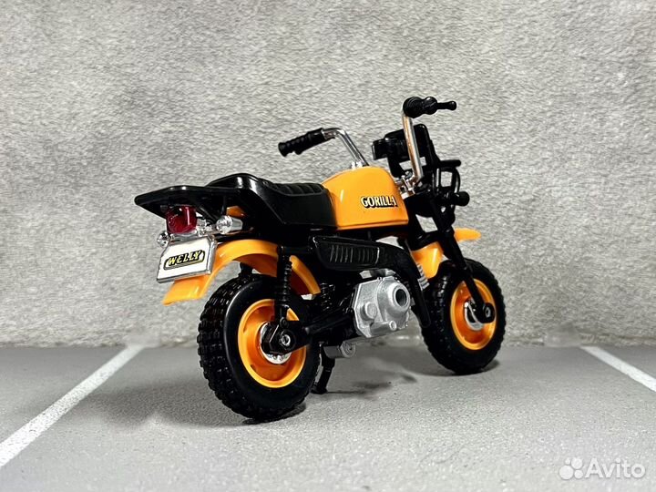 Коллекционная модель Gorilla Z50J-3 1:18 Welly