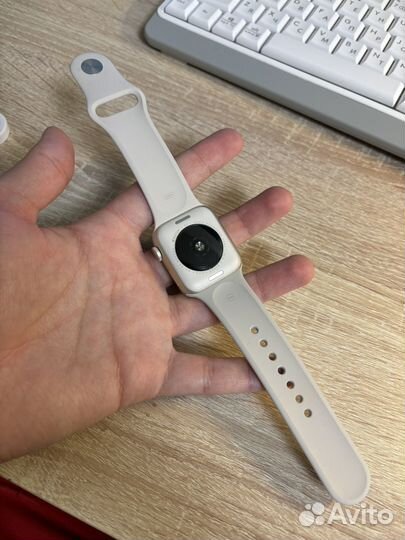Apple Watch SE 2023 40mm starlight band