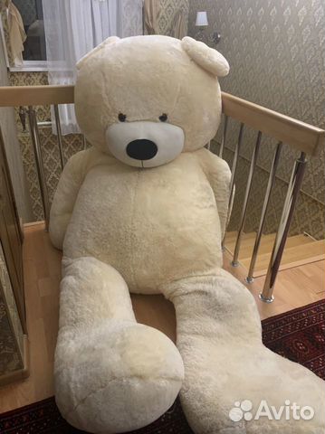Огромный плюшевый медведь