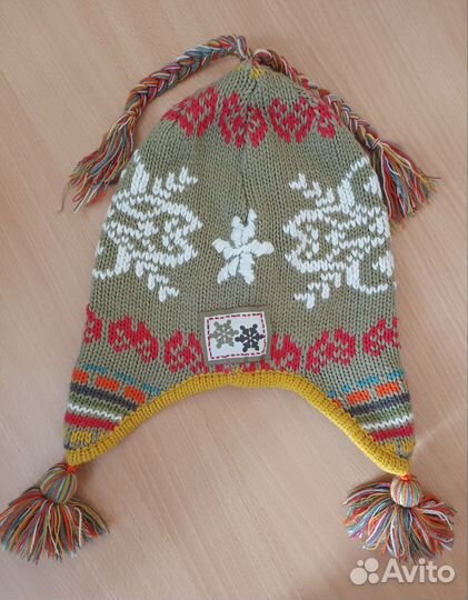 Шапка зимняя с ушками и пумпонами из Финляндии