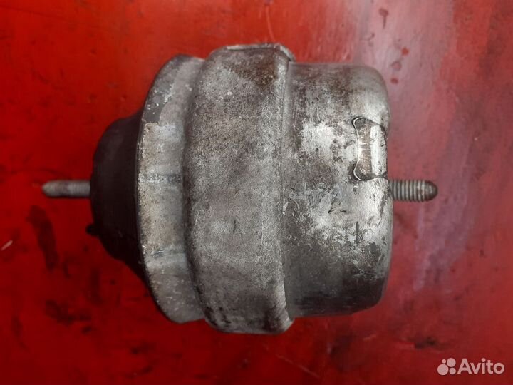 Опора двигателя левая Vw Passat B5+ AWT 2001