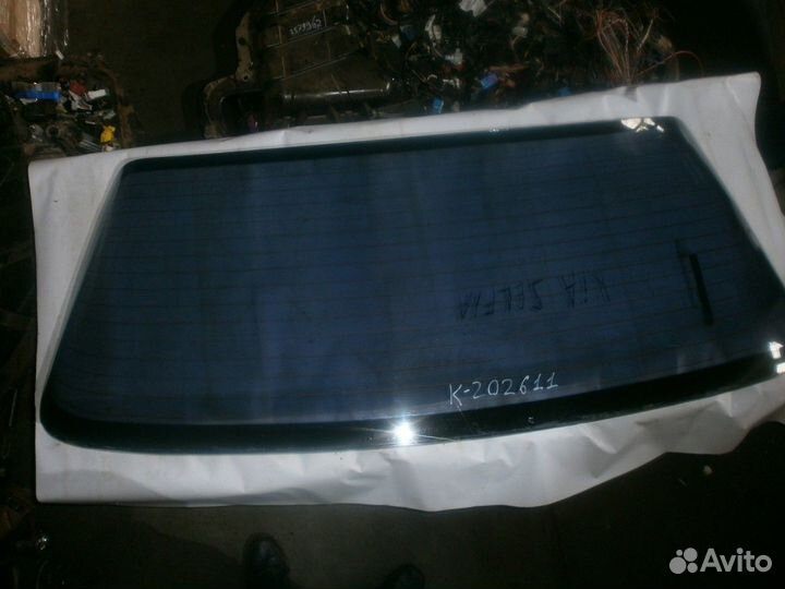 Стекло заднее (Kia Sephia)