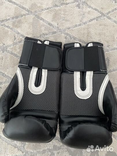 Боксерские перчатки everlast 14 oz новые