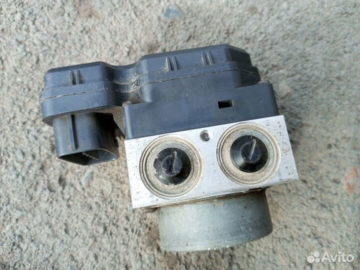 Блок ABS (левый руль) Toyota Corolla 150