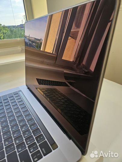 Macbook Pro 15 2017 i7 16gb 256gb