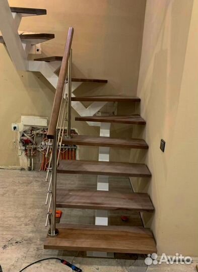 Лестница на металлокаркасе открытого типа