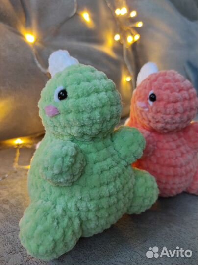 Вязаная игрушка динозаврик