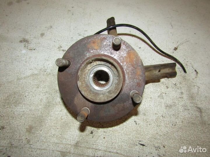 Кулак поворотный передний правый Almera N16 2000-2