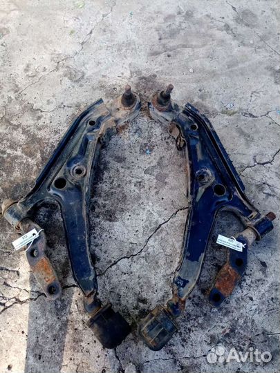 Рычаги передние Nissan Primera P10 1990-1996