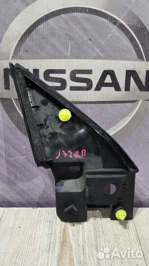 Уголок накладка зеркала внутри салона Nissan teana