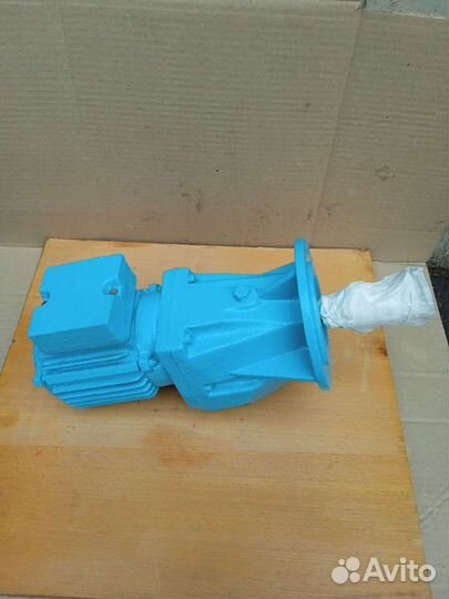 Редуктор с электродвигателем