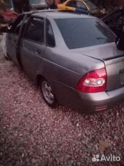На разбор LADA приора седан