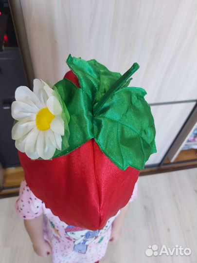 Шапочка клубничка