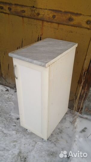 Нижние шкафы кухонного гарнитура белые на 60 и 30