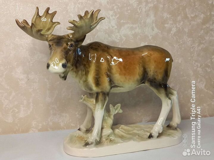 Фарфоровая статуэтка 