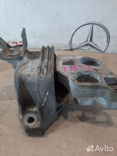 Подушка двигателя Mercedes Gla180 X156 270.910