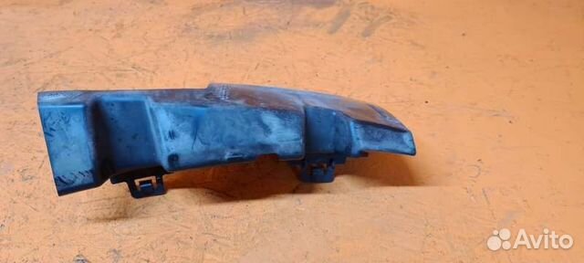 Кронштейн крепления бампера передний правый