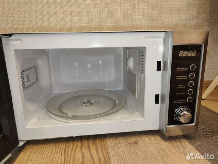 Рабочая микроволновая печь Horizont. С грилем