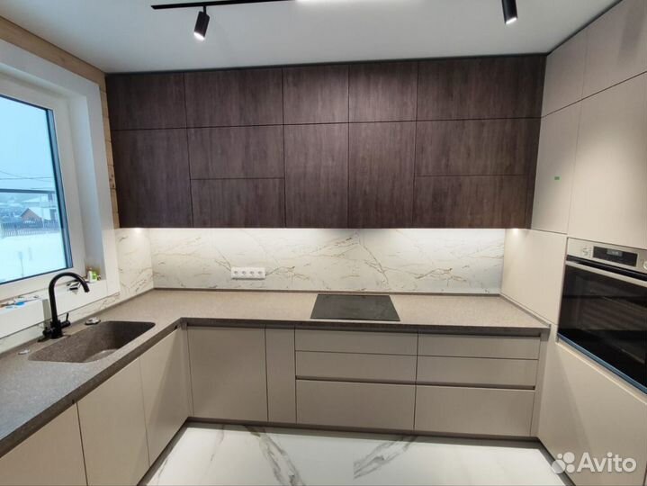 Шкаф высокий