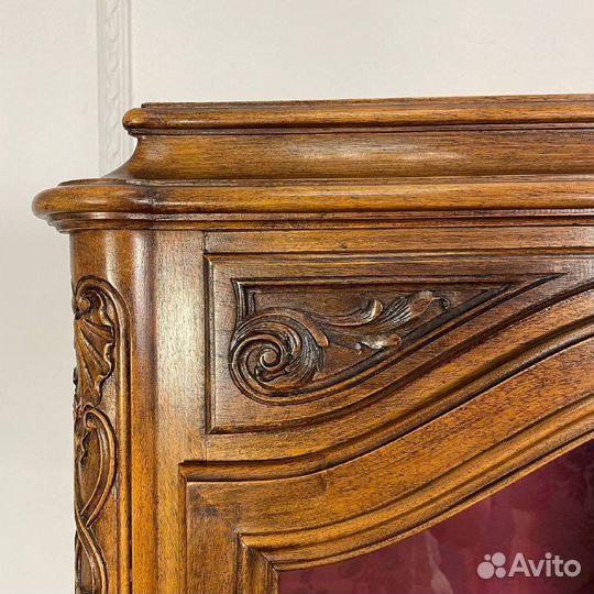 Антикварная витрина