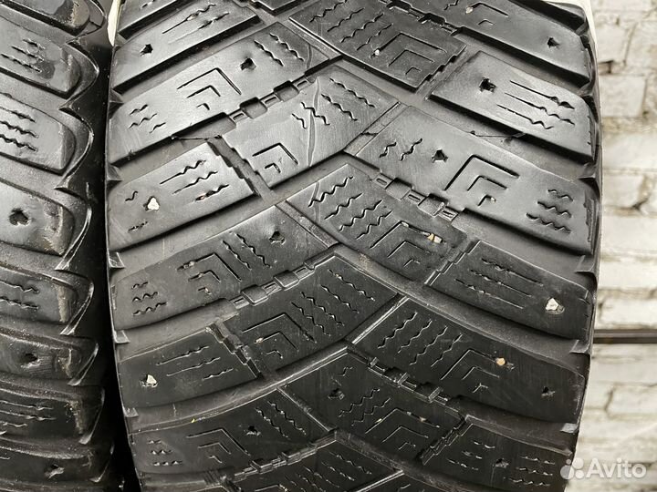 Goodyear Ultragrip Ice Arctic 215/60 R16