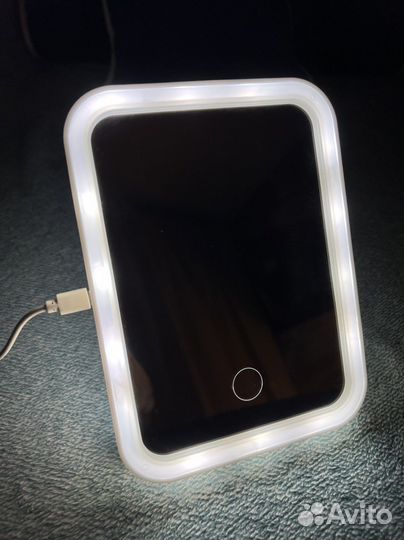 Настольное зеркало с подсветкой