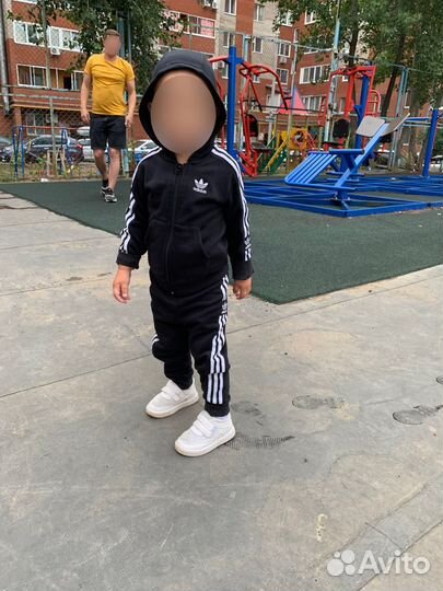 Спортивный костюм adidas
