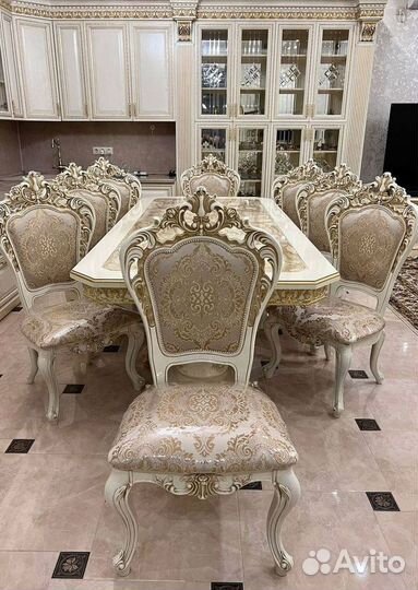 Стол кухонный и стулья