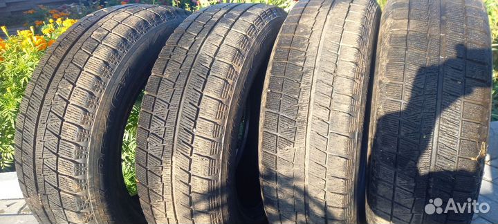 Bridgestone Blizzak Revo GZ 215/65 R16