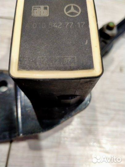 Датчик положения кузова передний правый