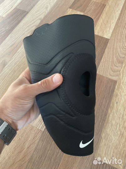 Наколенник Nike