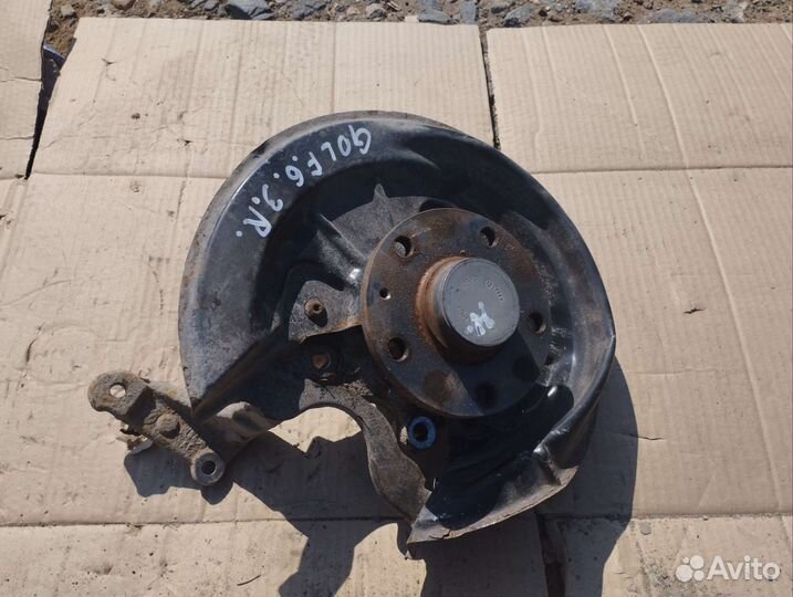 Поворотный кулак задний правый Volkswagen Golf 6