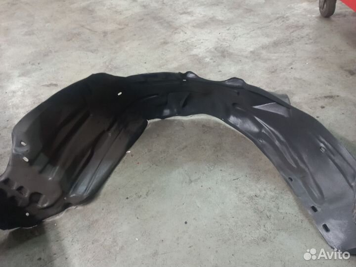 Подкрылок передний левый Honda civic 4D