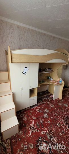 Детская кровать чердак со столом и шкафом бу
