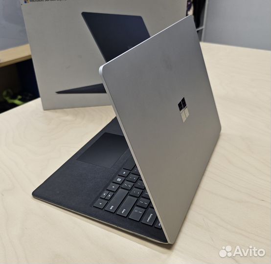 Microsoft surface laptop 2 (i5/8/256)