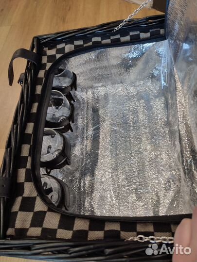 Набор для пикника в плетеном чемодане