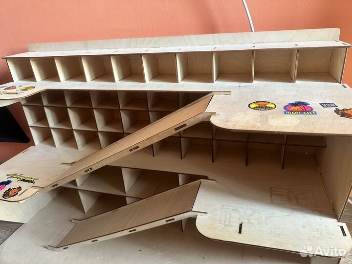 Гараж паркинг для машинок деревянный