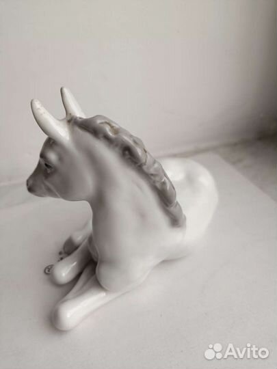 Фарфоровая статуэтка лфз лошадь