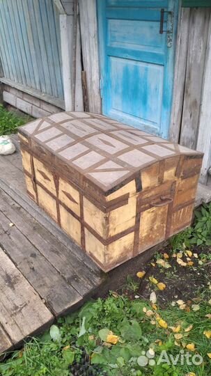 Сундук старинный